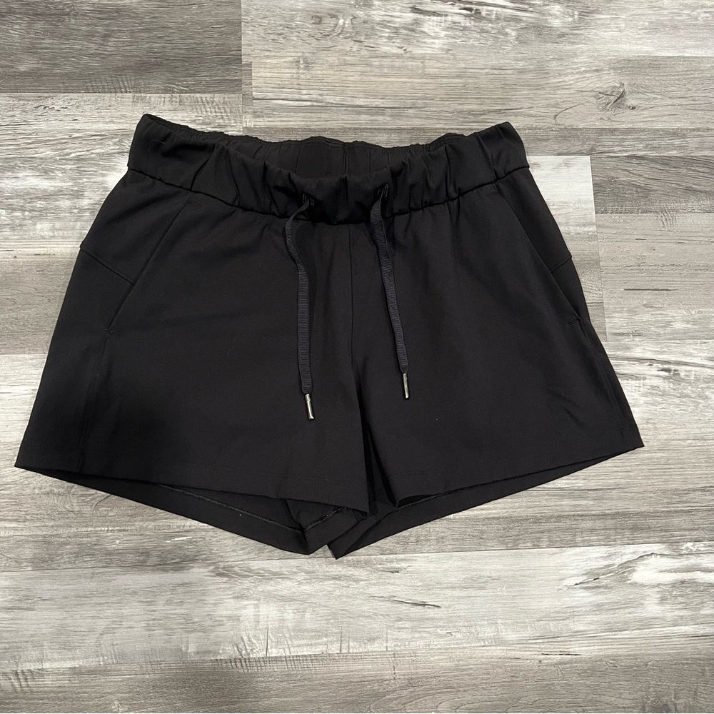 LULULEMON On The Fly Short 2.5" Black Full-On Luxtreme Size 6 Shorts